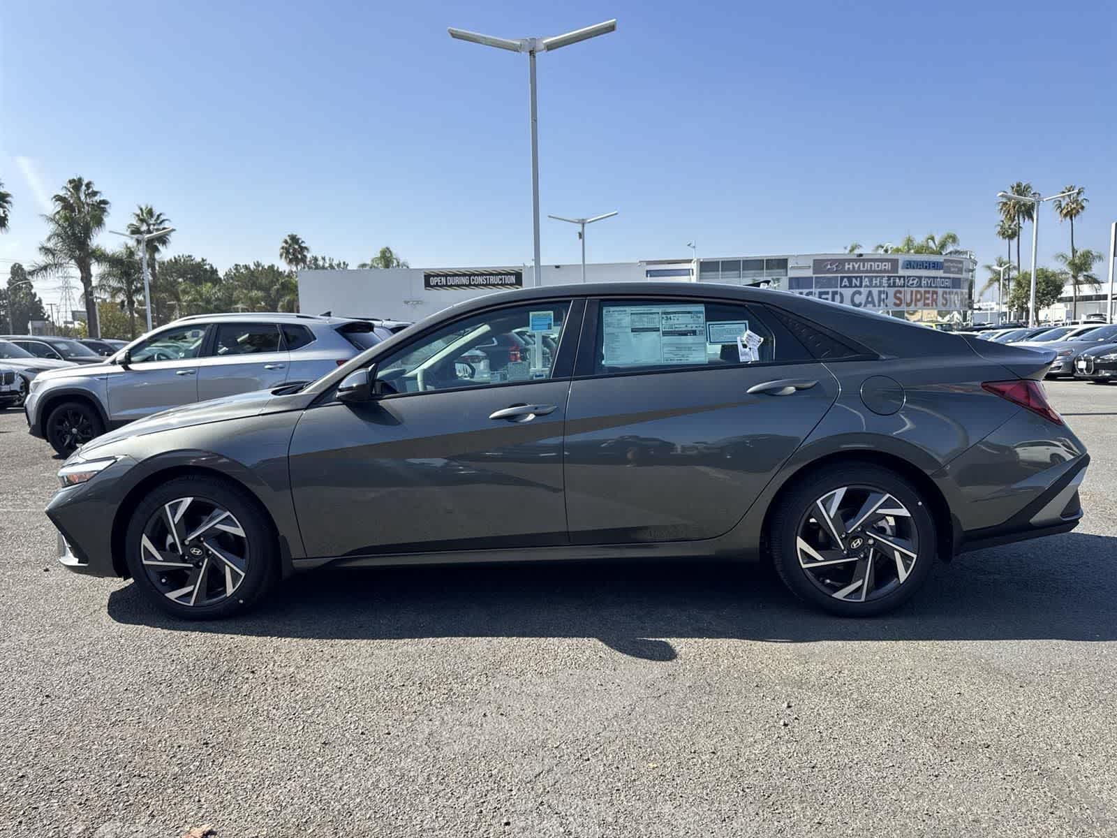 2025 Hyundai Elantra SEL Sport Image 6 of 36