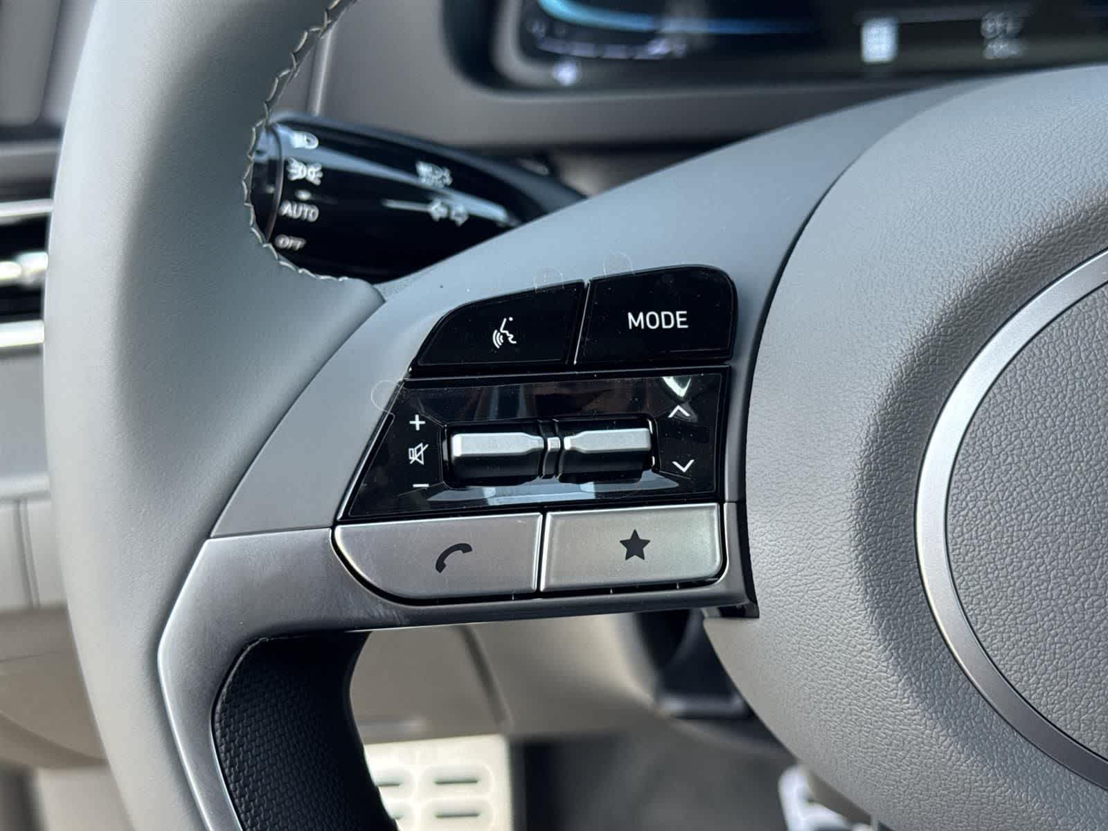 2025 Hyundai Elantra SEL Sport Image 16 of 36