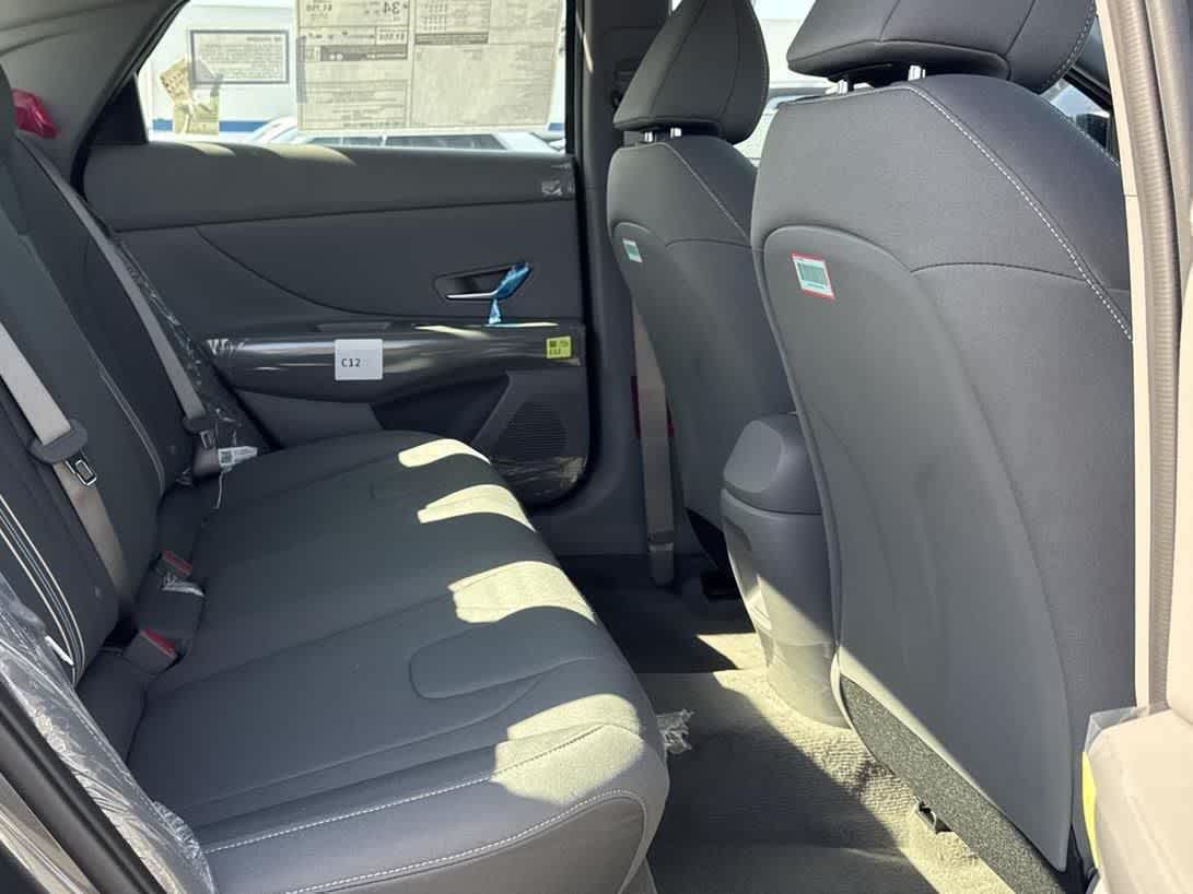 2025 Hyundai Elantra SEL Sport Image 9 of 36