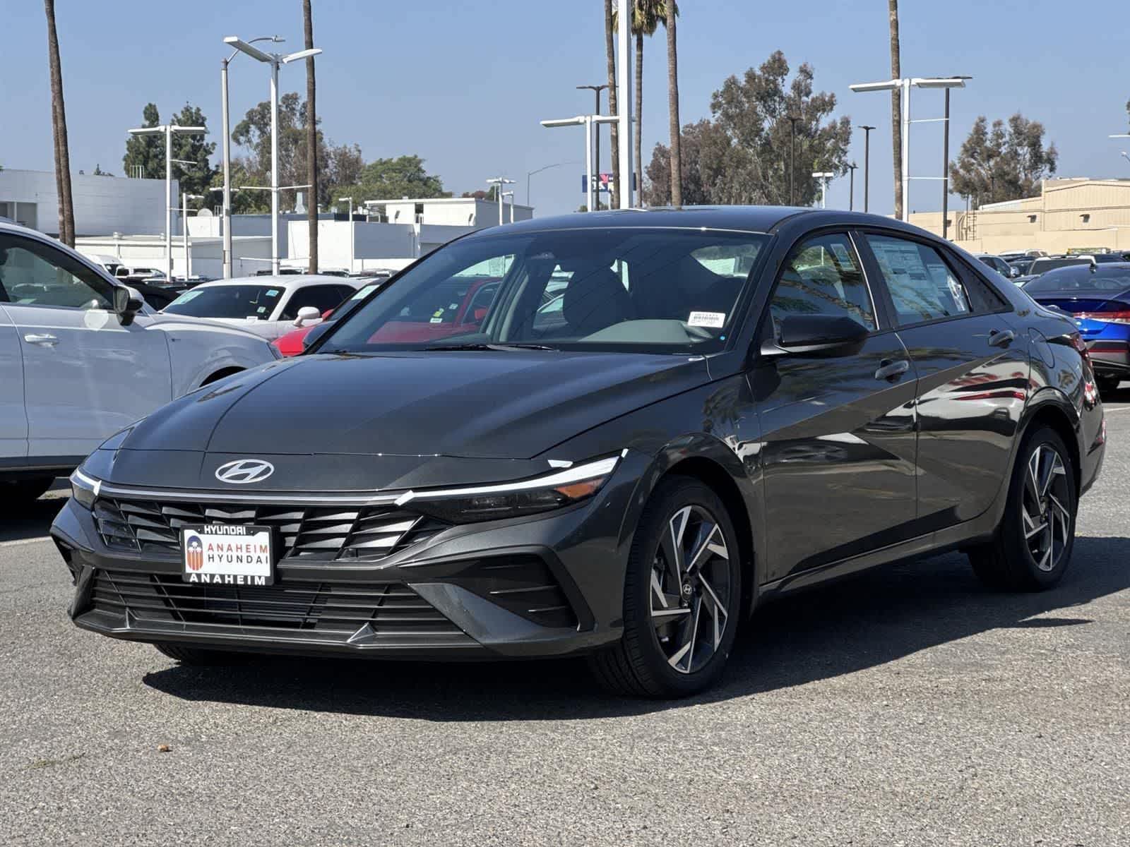 2025 Hyundai Elantra SEL Sport Image 1 of 36
