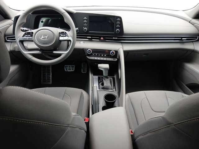 Vehicle image 14 of 22