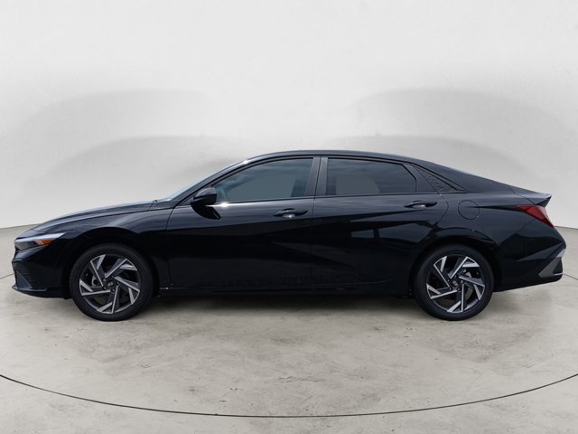 Vehicle image 8 of 22