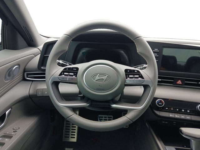 Vehicle image 13 of 22