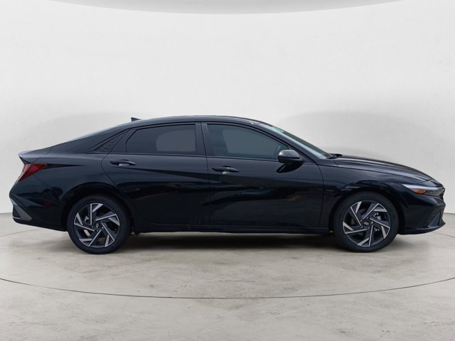 Vehicle image 4 of 22