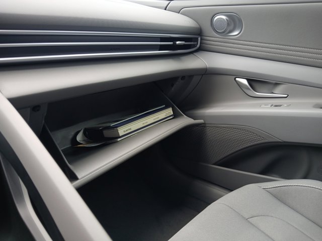 Vehicle image 15 of 22