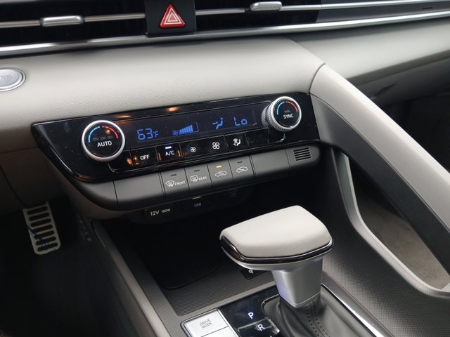 Vehicle image 16 of 22