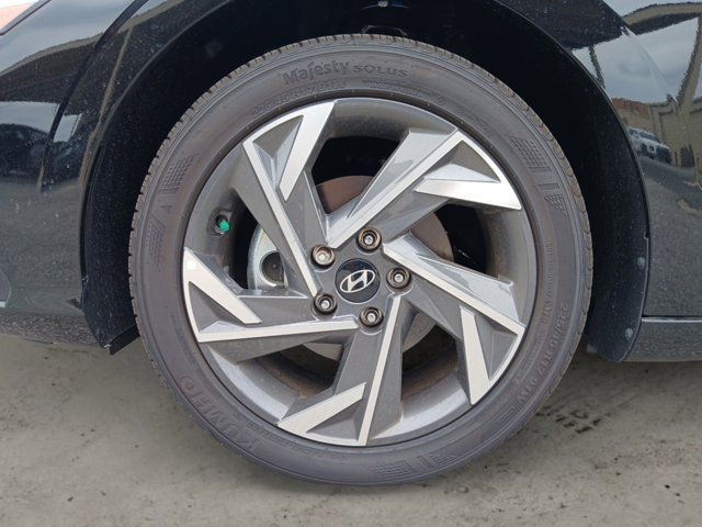 Vehicle image 9 of 22