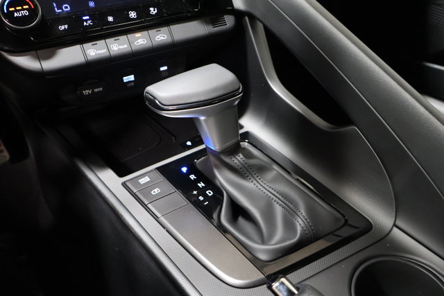 Vehicle image 23 of 31