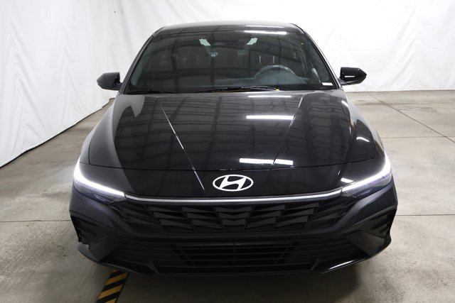Vehicle image 2 of 31
