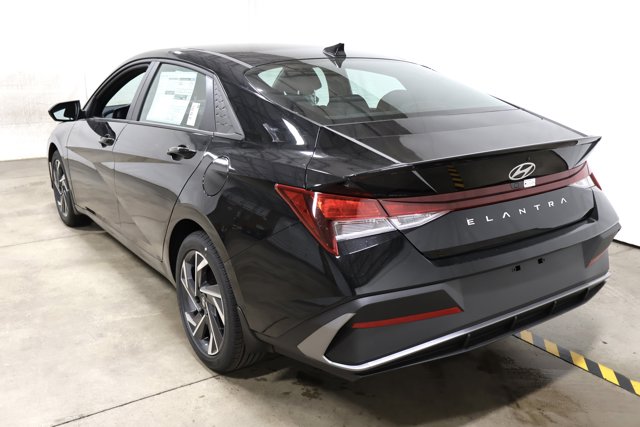 Vehicle image 4 of 31