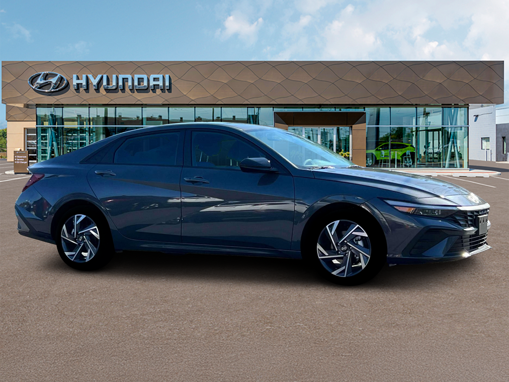 2025 Hyundai Elantra SEL Sport Image 4 of 19