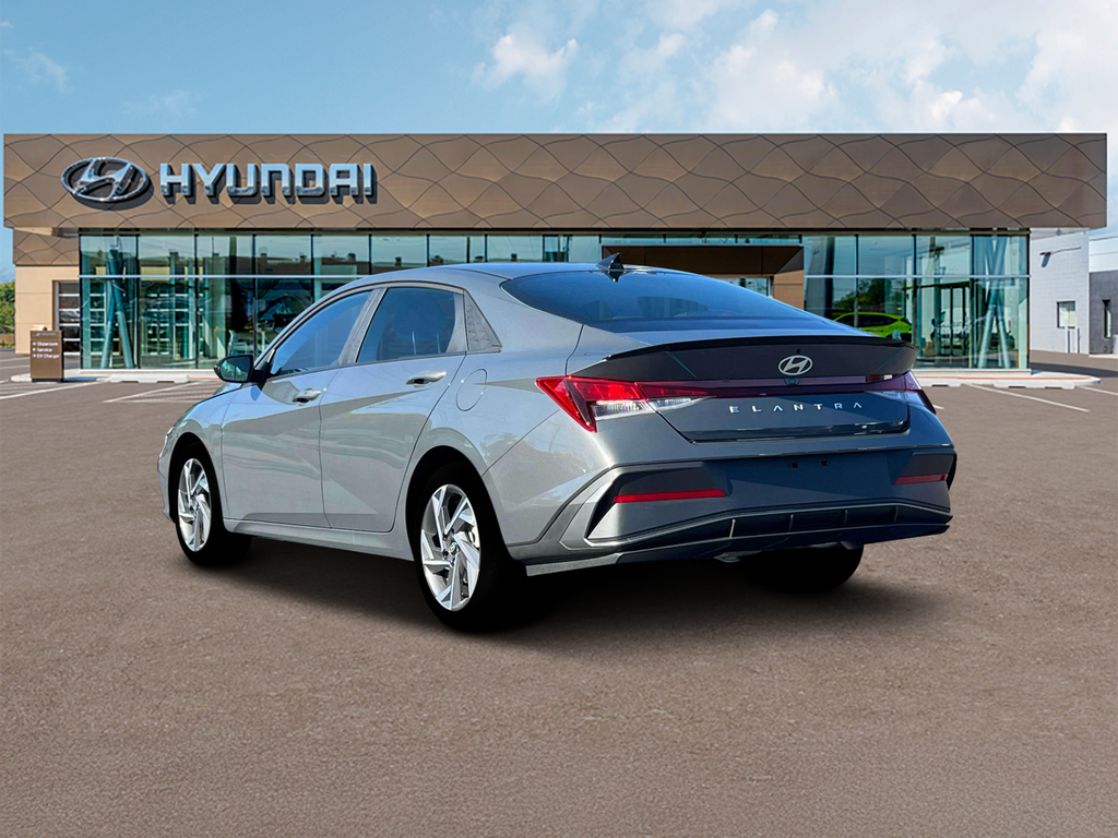 2025 Hyundai Elantra SEL Sport Image 11 of 19