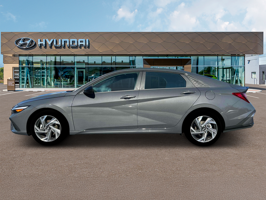 2025 Hyundai Elantra SEL Sport Image 12 of 19