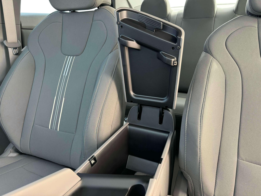 2025 Hyundai Elantra SEL Sport Image 14 of 19