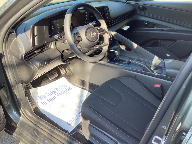 2025 Hyundai Elantra SEL Sport Image 17 of 35