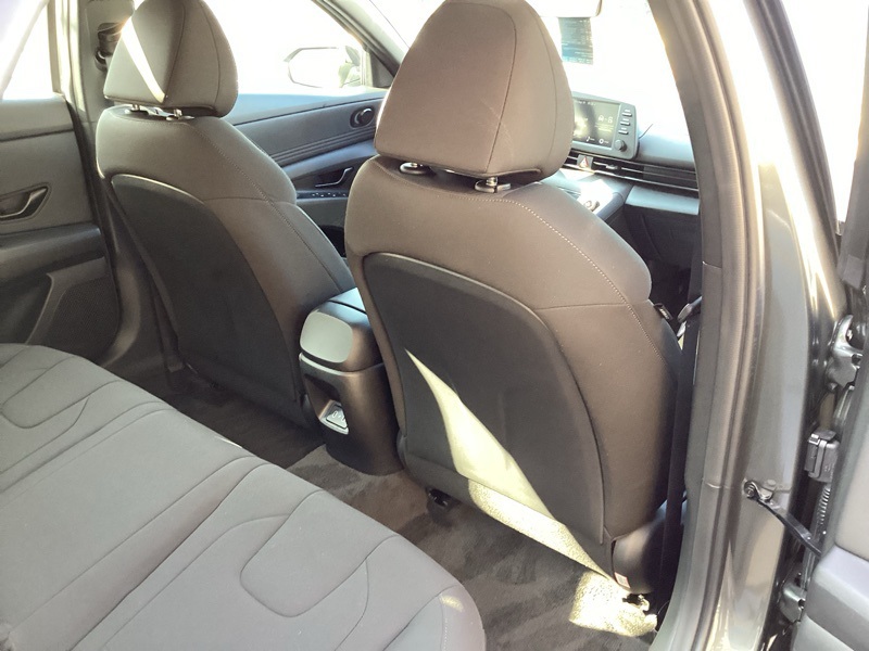 2025 Hyundai Elantra SEL Sport Image 10 of 35