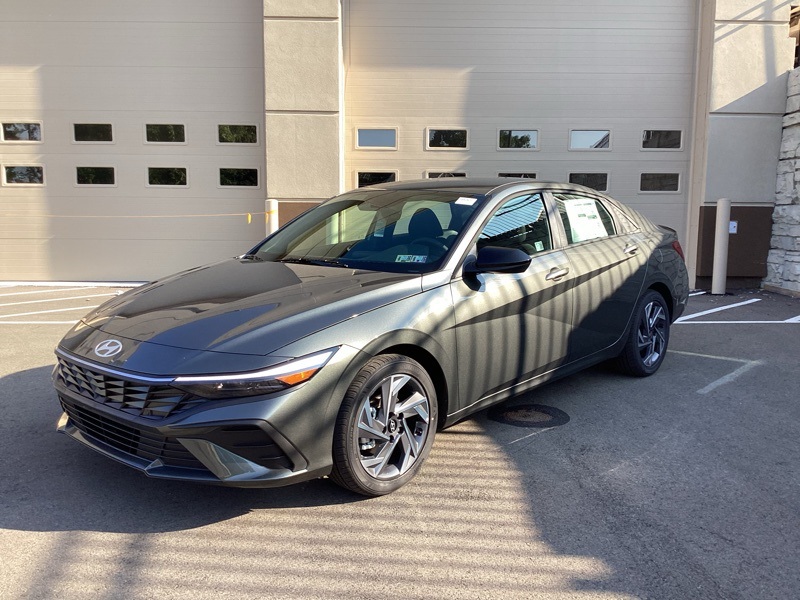 2025 Hyundai Elantra SEL Sport Image 1 of 35