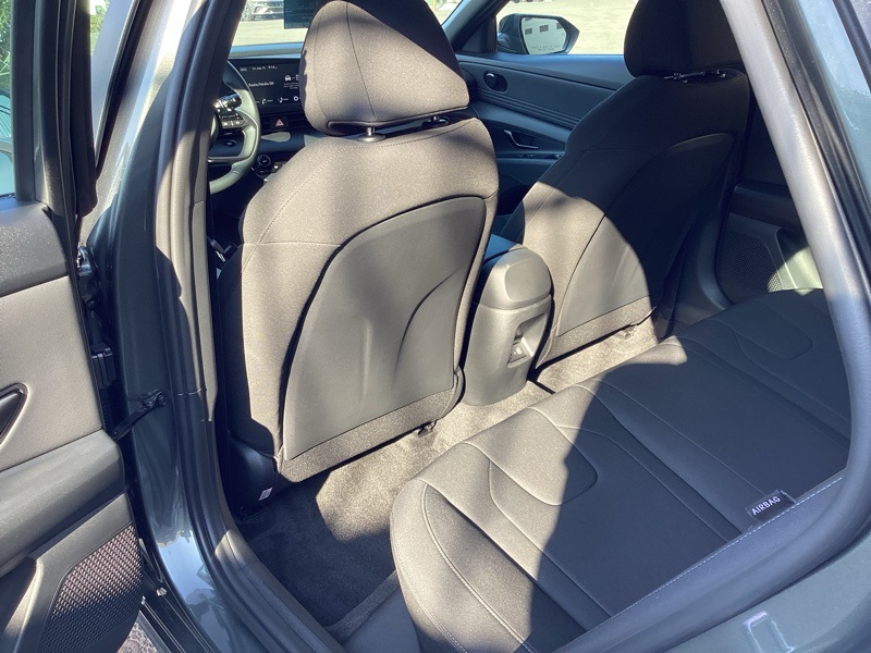 2025 Hyundai Elantra SEL Sport Image 12 of 35