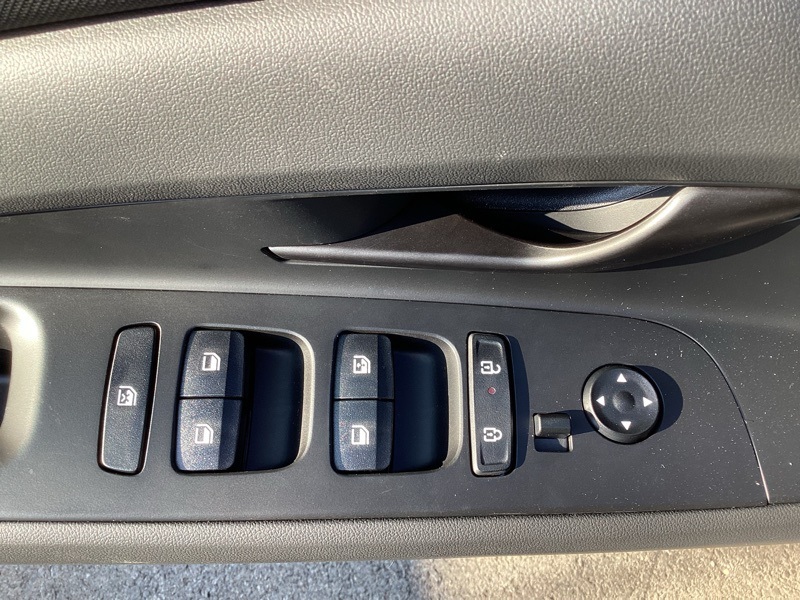 2025 Hyundai Elantra SEL Sport Image 34 of 35