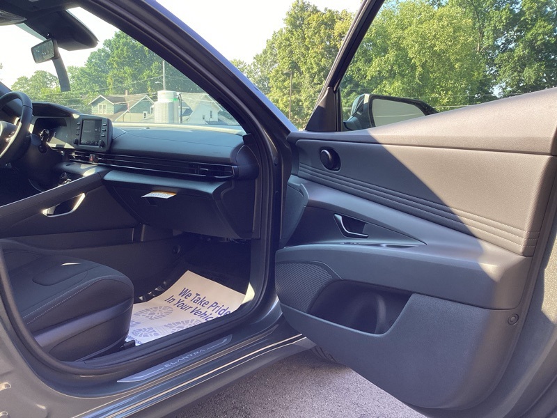 2025 Hyundai Elantra SEL Sport Image 30 of 35
