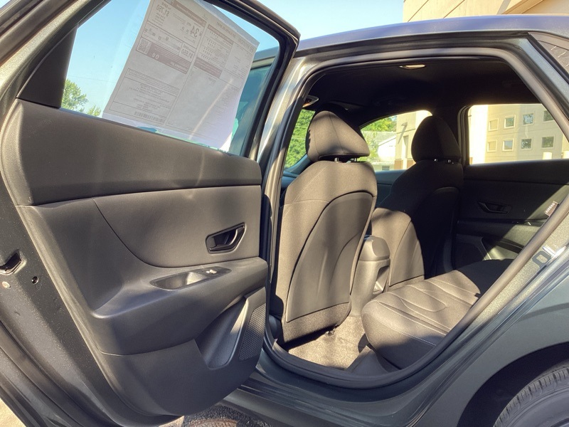 2025 Hyundai Elantra SEL Sport Image 14 of 35