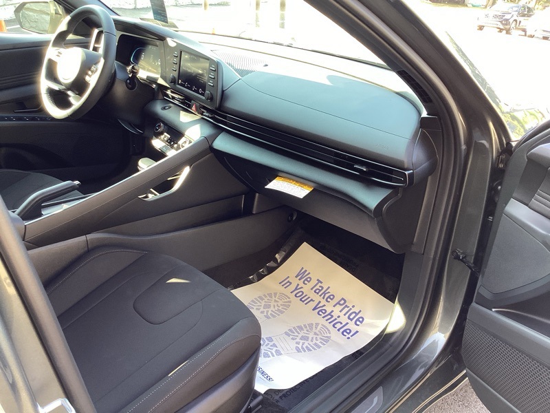 2025 Hyundai Elantra SEL Sport Image 19 of 35