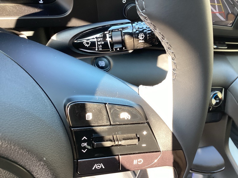 2025 Hyundai Elantra SEL Sport Image 28 of 35