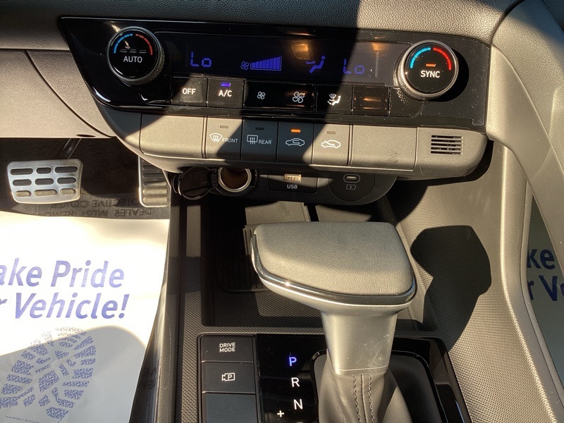 2025 Hyundai Elantra SEL Sport Image 25 of 35