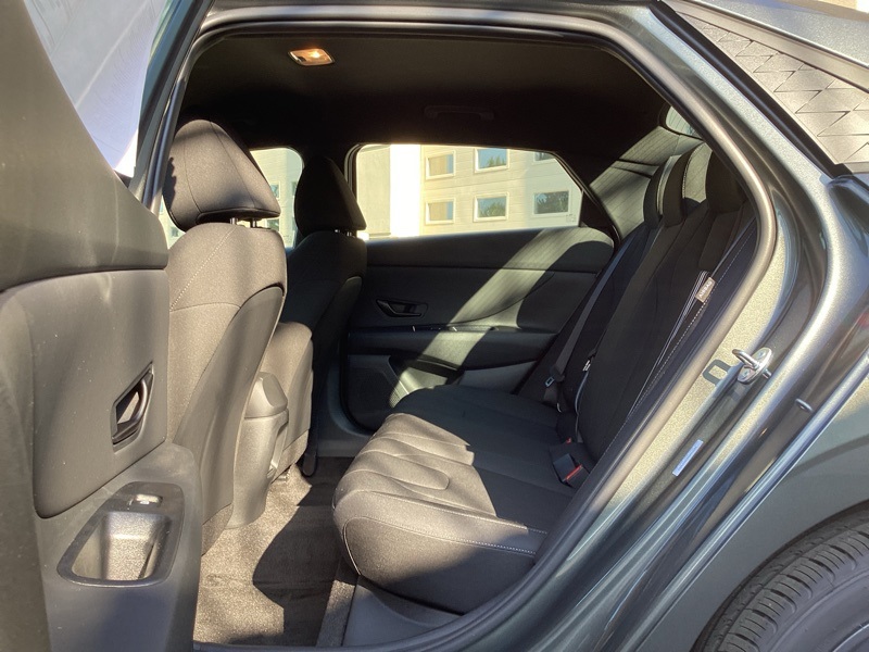 2025 Hyundai Elantra SEL Sport Image 13 of 35