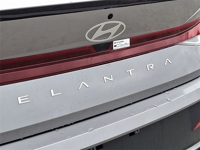2025 Hyundai Elantra SEL Sport Image 12 of 12