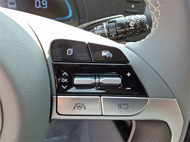 2025 Hyundai Elantra SEL Sport Image 9 of 12