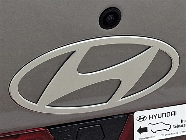 2025 Hyundai Elantra SEL Sport Image 10 of 12