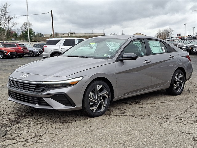 2025 Hyundai Elantra SEL Sport Image 1 of 12