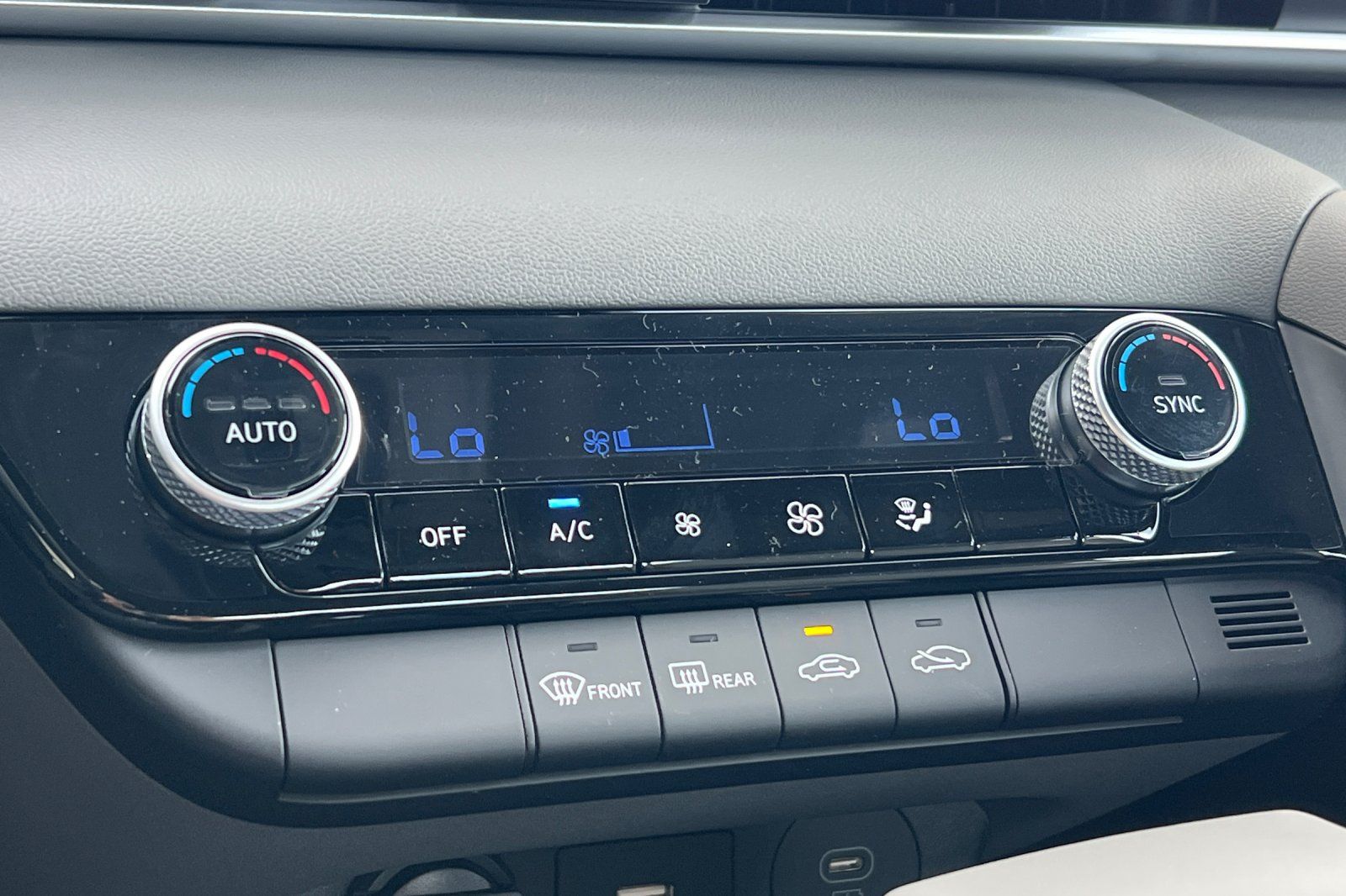 Vehicle image 23 of 31