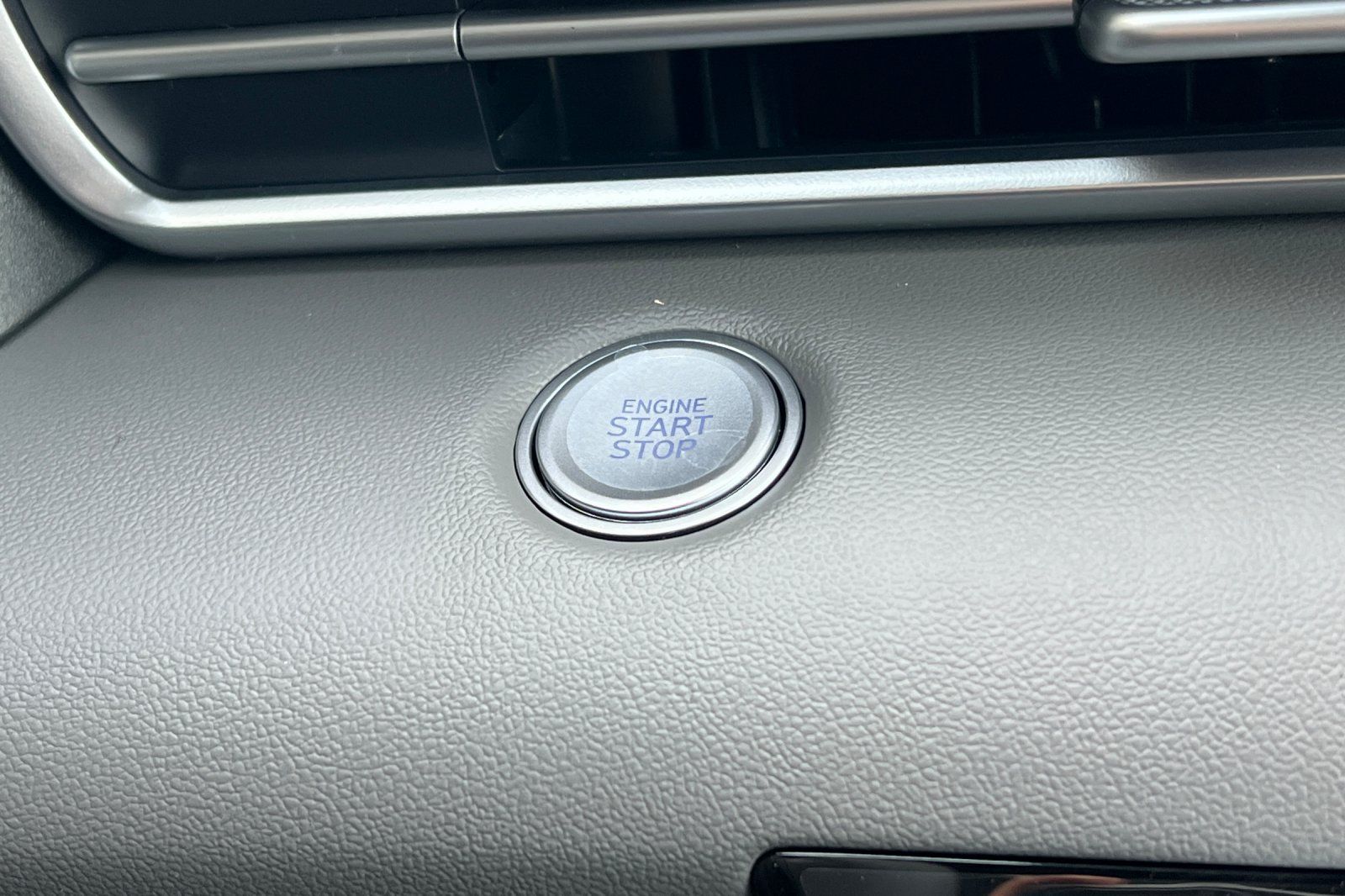 Vehicle image 25 of 31