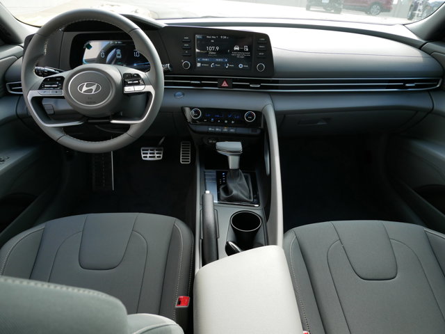 Vehicle image 13 of 22