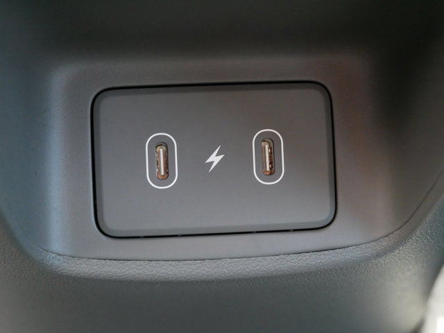 Vehicle image 17 of 22