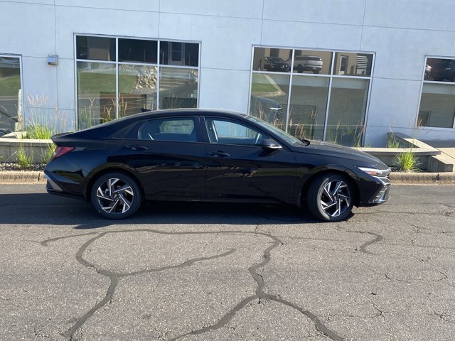 Vehicle image 4 of 22