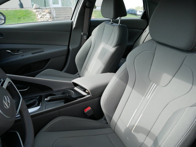 Vehicle image 11 of 22