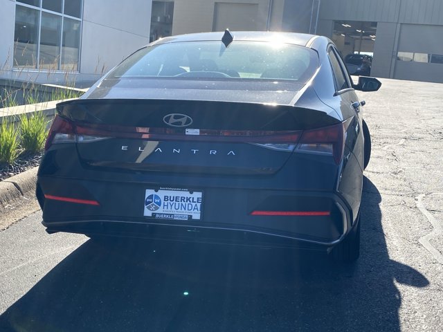 Vehicle image 9 of 22
