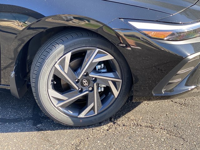 Vehicle image 8 of 22
