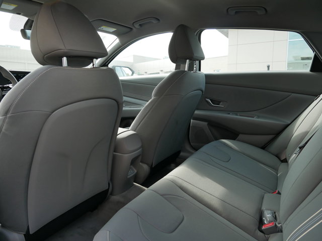 Vehicle image 10 of 22