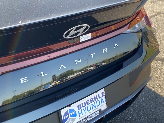 Vehicle image 18 of 22