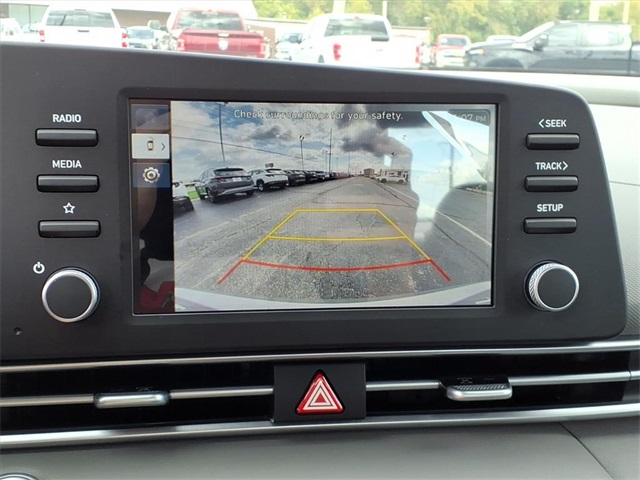 2025 Hyundai Elantra SEL Sport Image 12 of 19