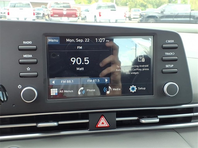 2025 Hyundai Elantra SEL Sport Image 13 of 19