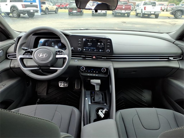 2025 Hyundai Elantra SEL Sport Image 7 of 19