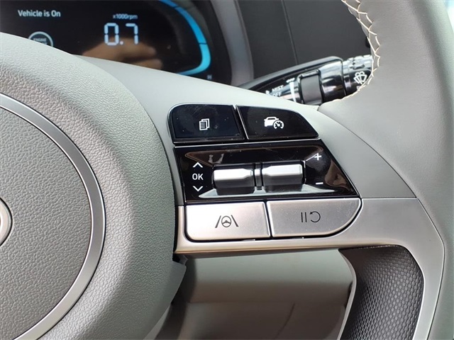 2025 Hyundai Elantra SEL Sport Image 16 of 19