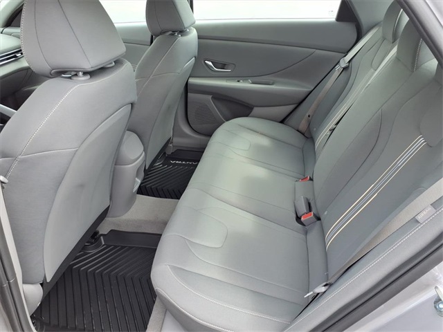 2025 Hyundai Elantra SEL Sport Image 6 of 19