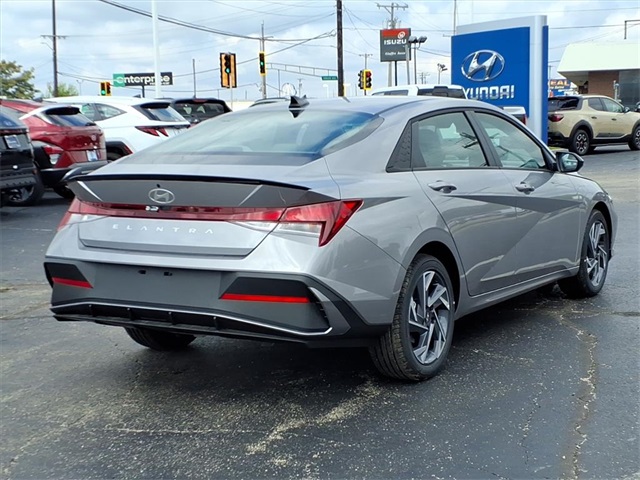 2025 Hyundai Elantra SEL Sport Image 3 of 19