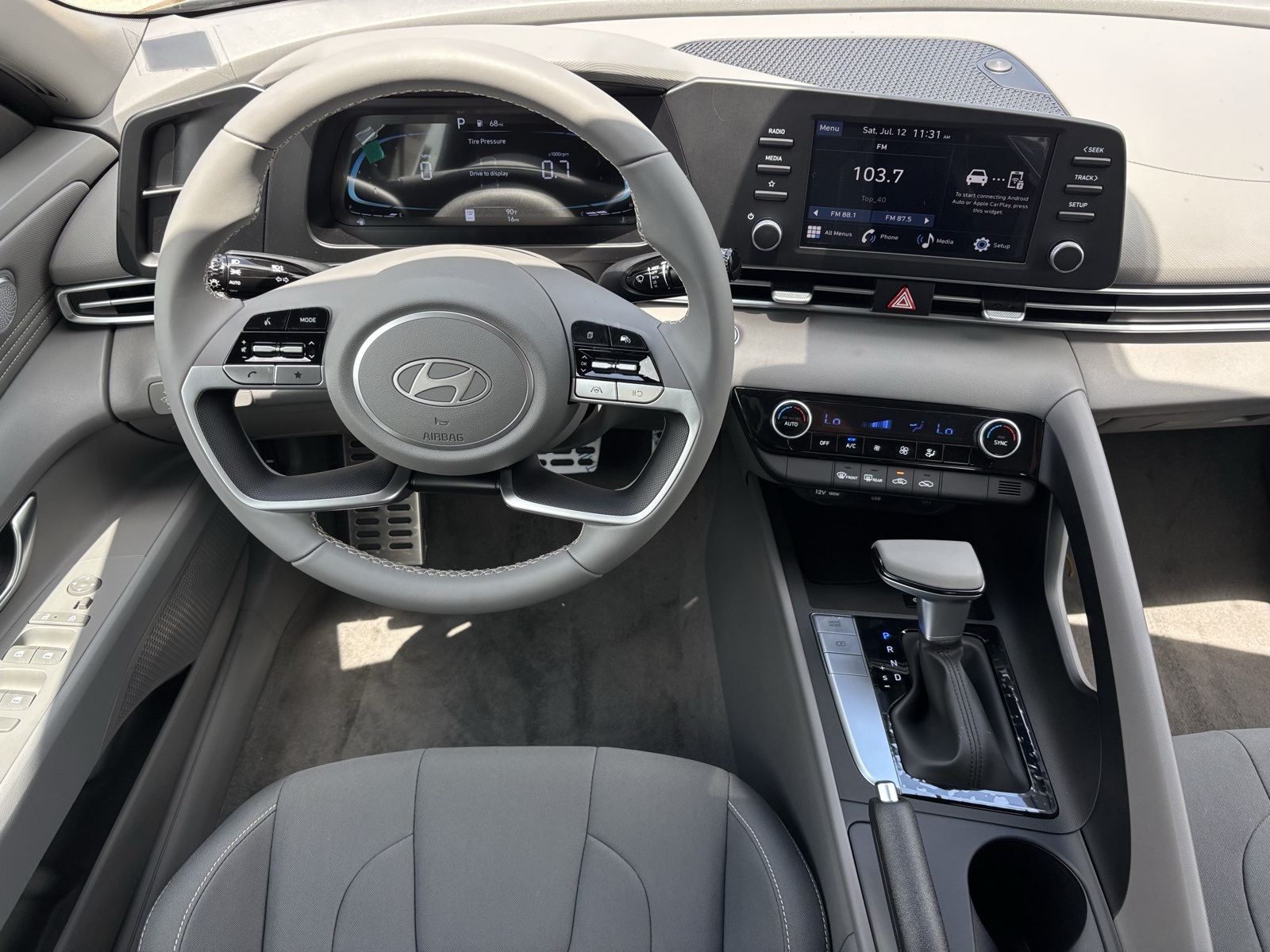 2025 Hyundai Elantra SEL Sport Image 12 of 23